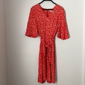 Biden size 6 dress. Fitted and pretty.